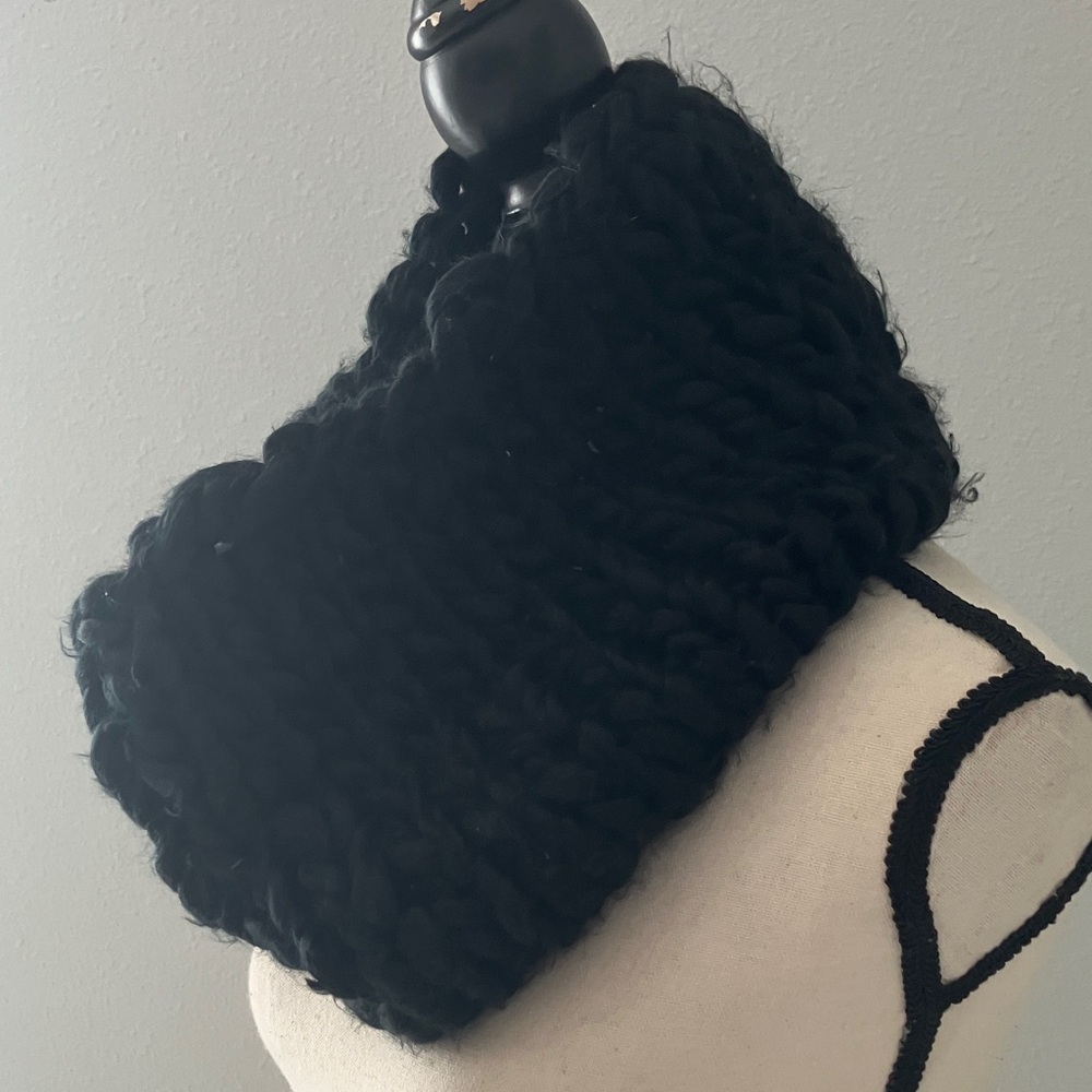 ALDO Unisex black chunky knitted cowl scarf - Picture 5 of 10